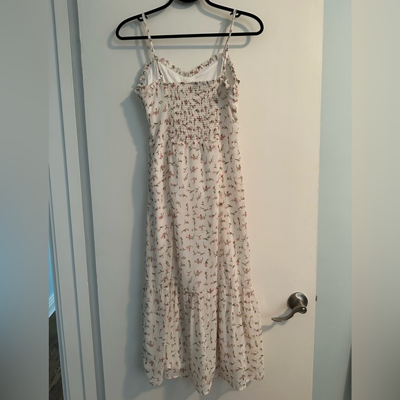 Floral Fitted Maxi Dress with pretty details - Picture 4 of 7